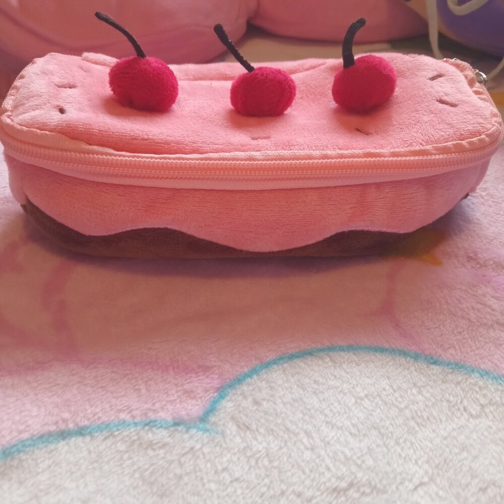Cake Cosmetics Pouch